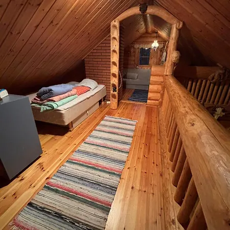 Kesaemoekki Korpilahdella, Paeijaenteen Rannalla Шале *
