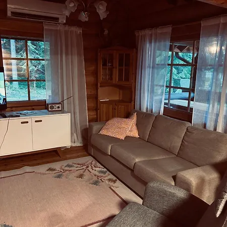 Kesaemoekki Korpilahdella, Paeijaenteen Rannalla Alpstuga Jyväskylä